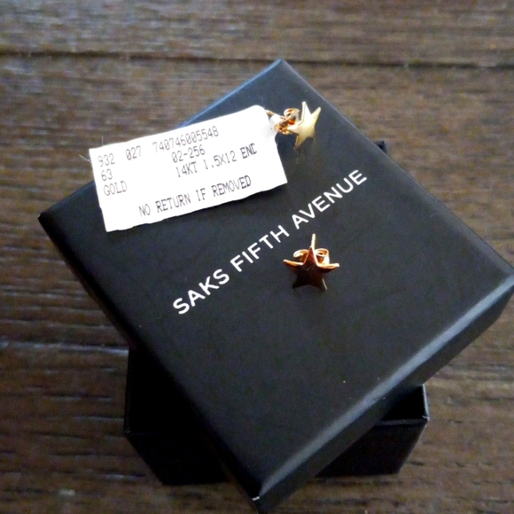 NWT 14KT SOLID GOLD STAR SAKS 5TH AVENUE EARRINGS - Picture 2 of 4